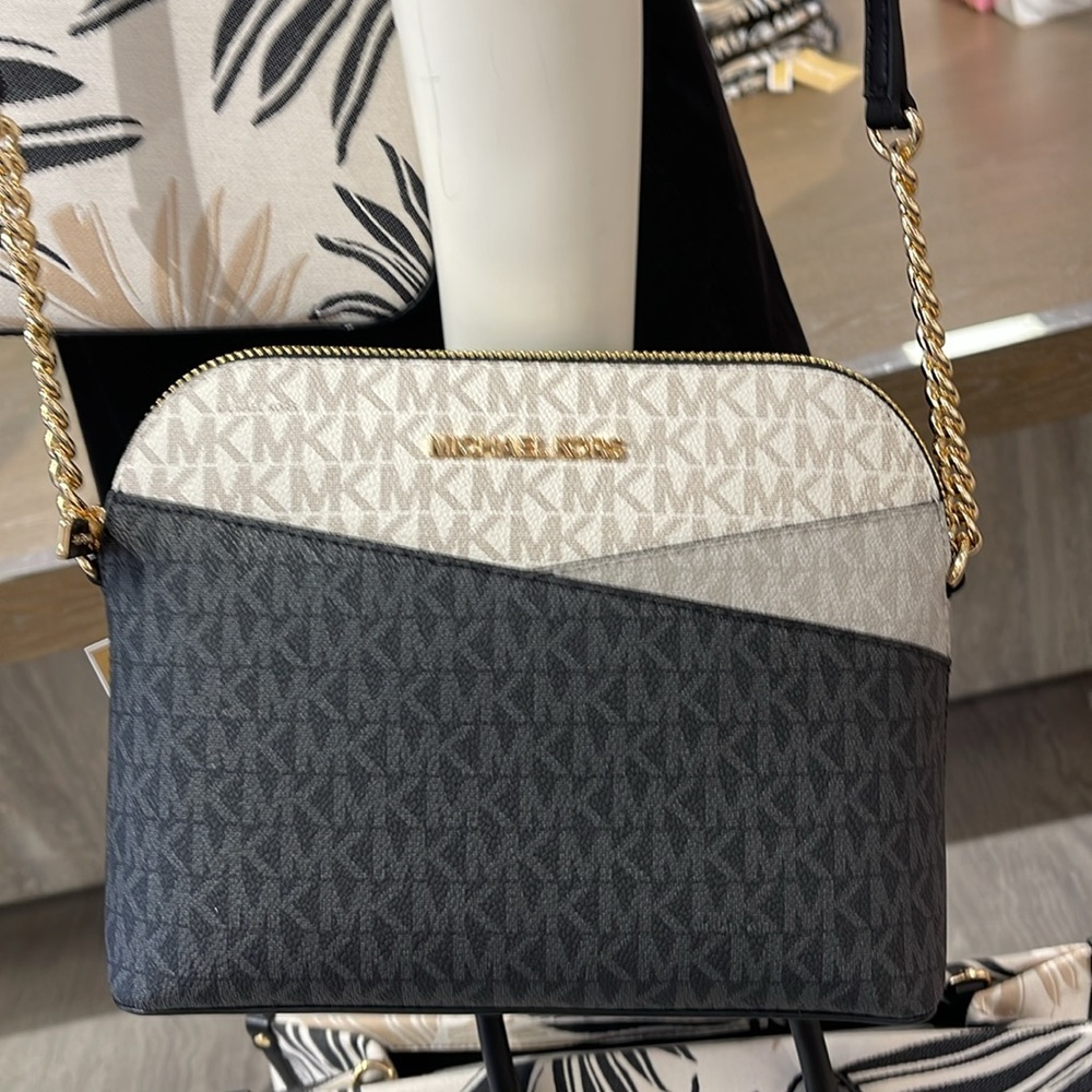 MICHAEL KORS
Jet Set Travel Medium Color-Block Signature Logo Dome Crossbody Bag - Picture 16 of 16